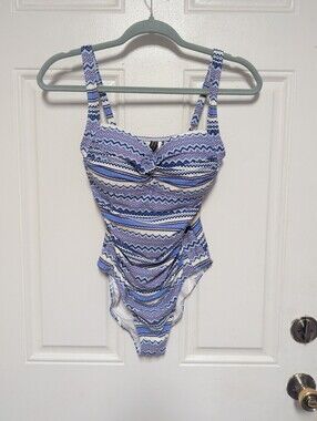Nip Tuck Swim sz 6 One Piece Swimsuit Geometric Striped Ruched